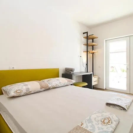 ヴィラ Modern With Private Pool And Garden プーラ