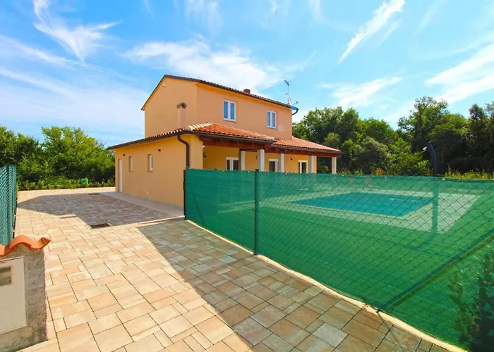 Modern With Private Pool And Garden