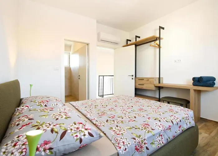 Modern With Private Pool And Garden Villa *