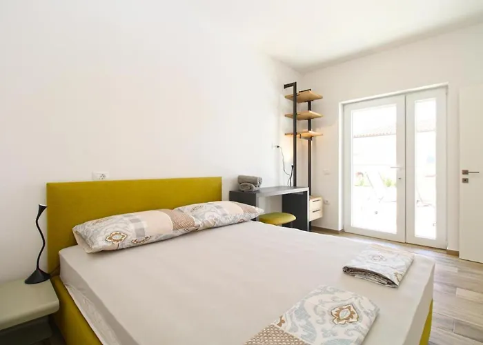 Villa Modern With Private Pool And Garden Pula