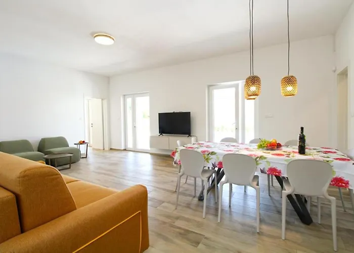 Modern With Private Pool And Garden *