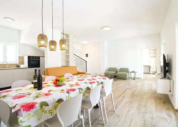 Modern With Private Pool And Garden Villa Pula