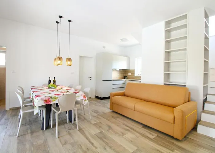 Modern With Private Pool And Garden Pula