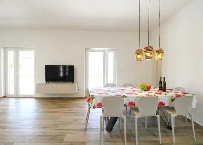 Modern With Private Pool And Garden * Pula