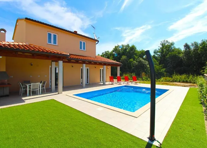 Villa Modern With Private Pool And Garden Pula