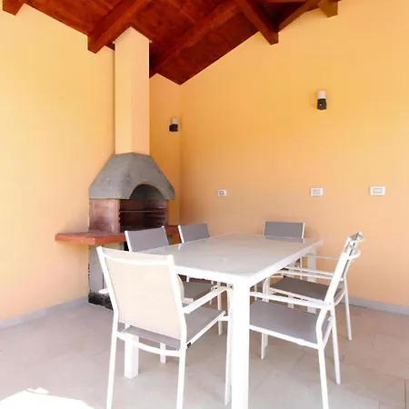 Modern With Private Pool And Garden Pula