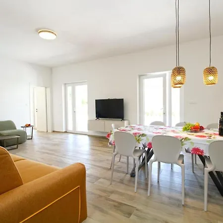 Modern With Private Pool And Garden *