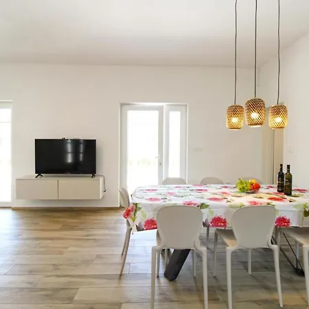 Modern With Private Pool And Garden * Pula