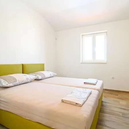 Modern With Private Pool And Garden Βίλα Πούλα