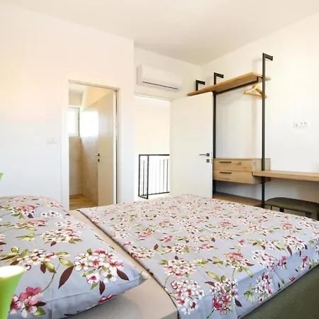 Modern With Private Pool And Garden Βίλα *