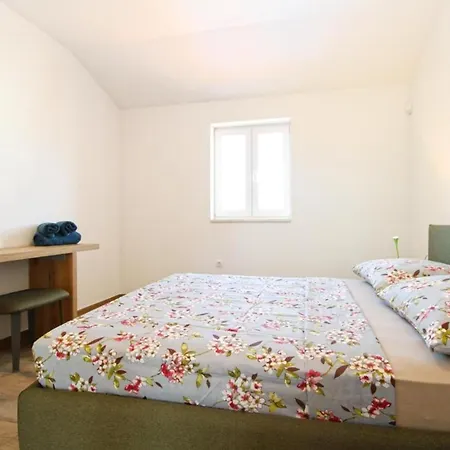 Modern With Private Pool And Garden Πούλα