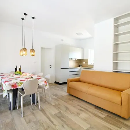 Modern With Private Pool And Garden Πούλα